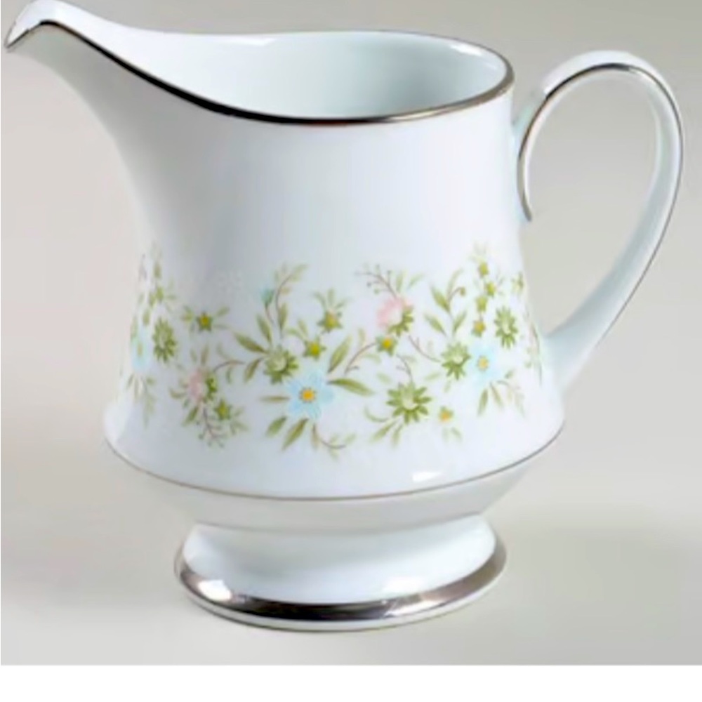 NORITAKE “Savannah” Creamer